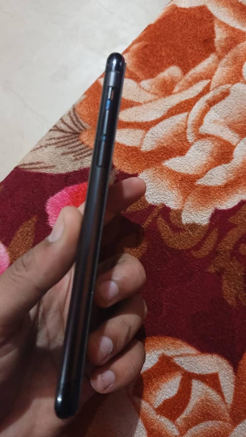 Apple iPhone 11 Pro Max 2