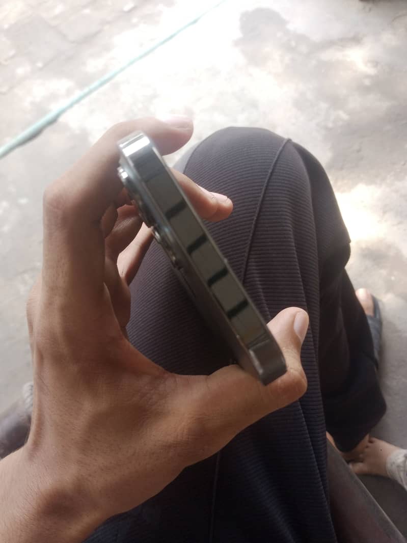 Apple iPhone 13 Pro Max 1