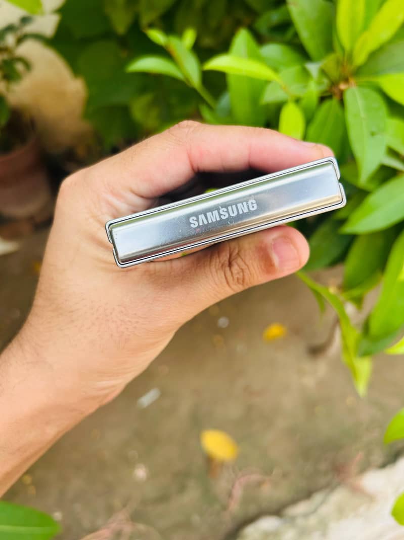 Samsung Mobile Z Flip 5 2