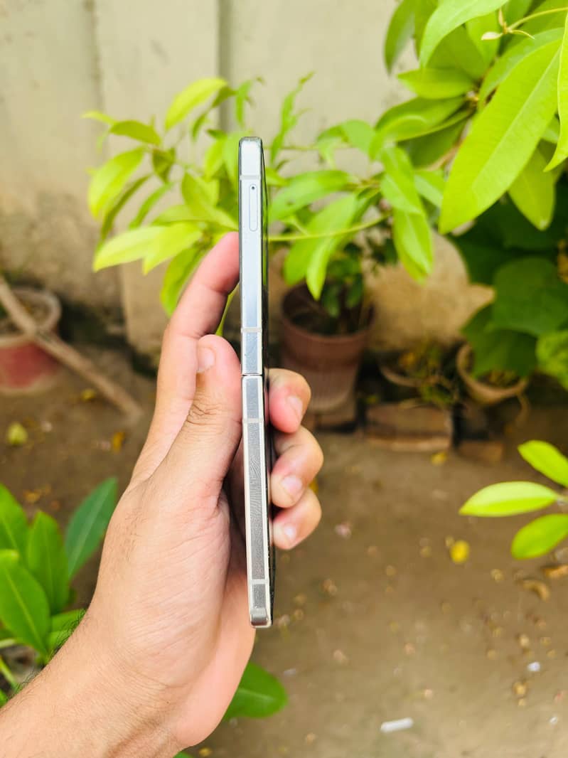 Samsung Mobile Z Flip 5 3