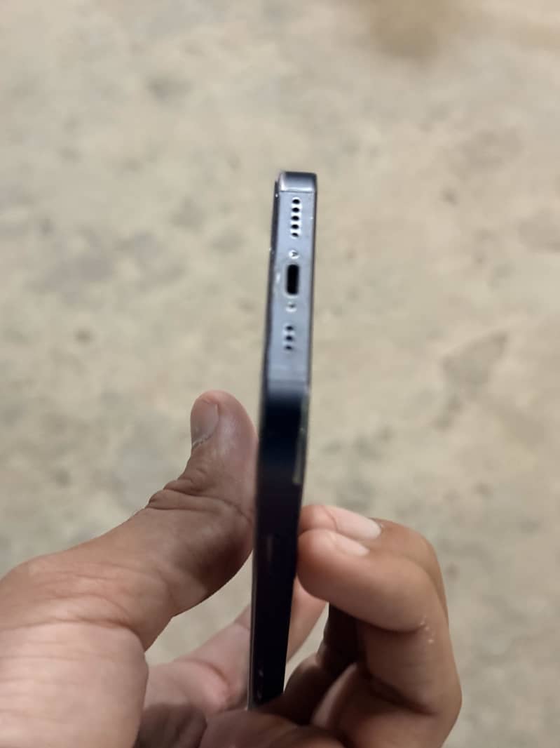 Apple iPhone 13 0