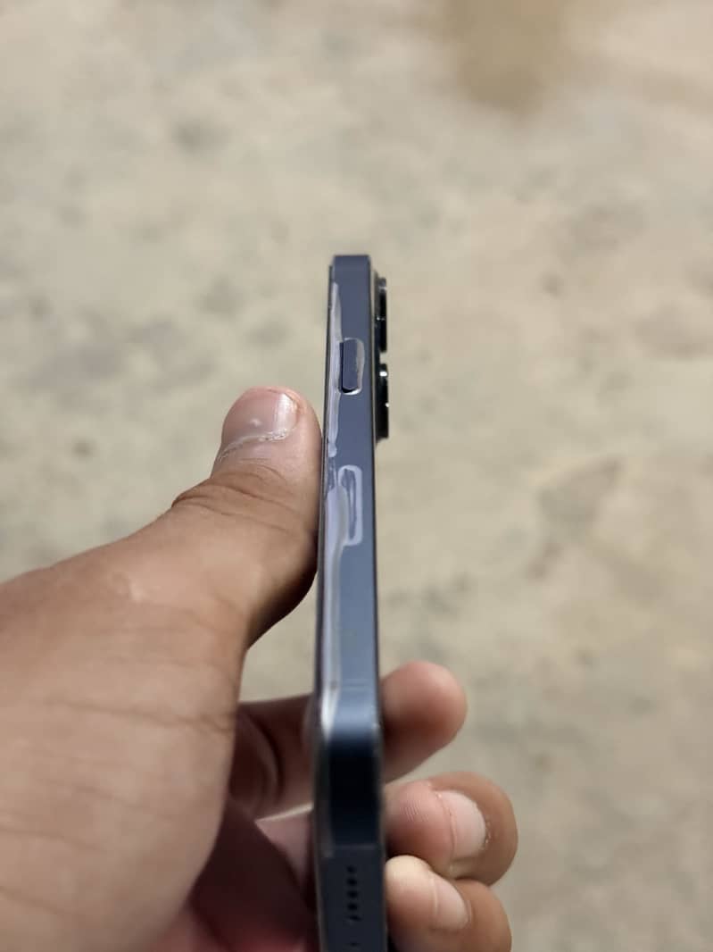 Apple iPhone 13 1