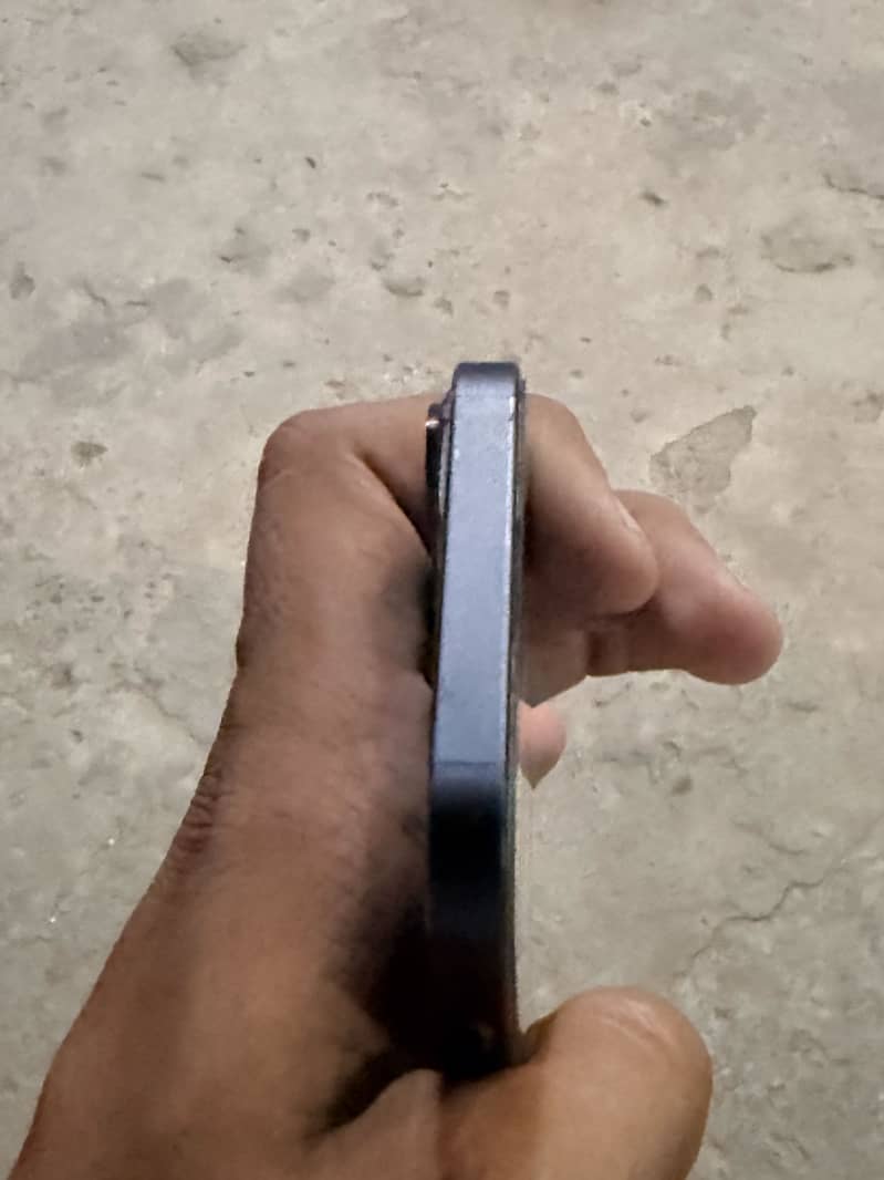 Apple iPhone 13 2