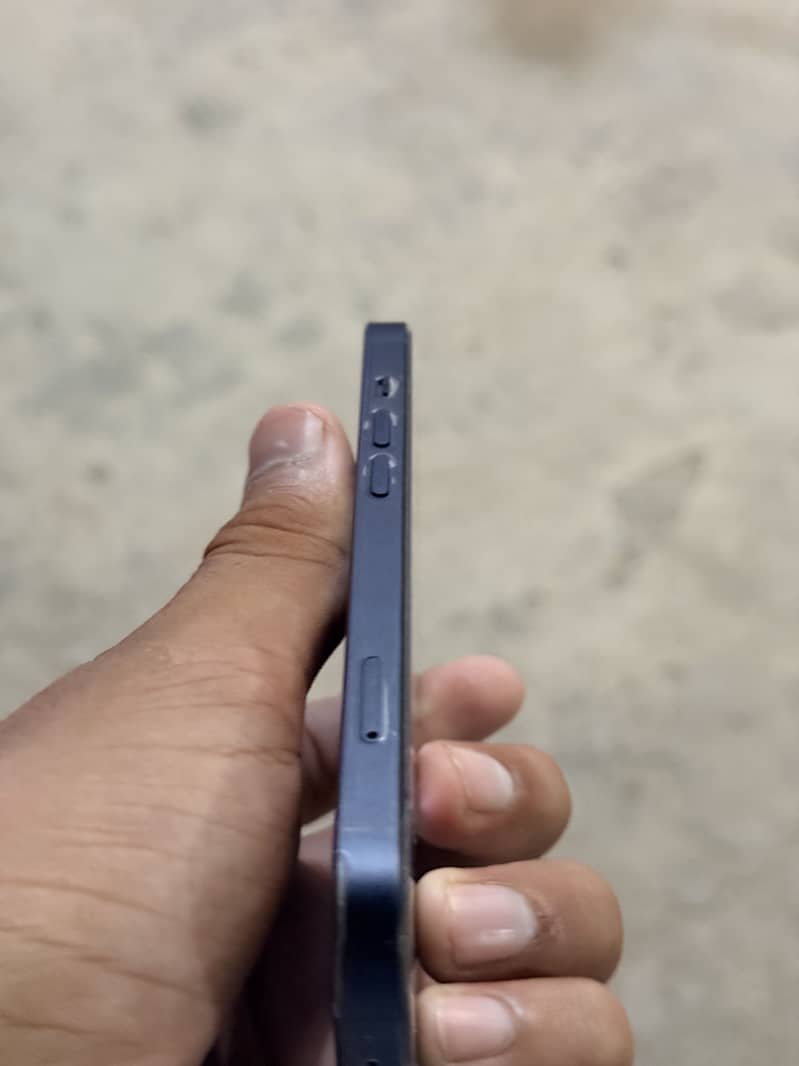 Apple iPhone 13 4