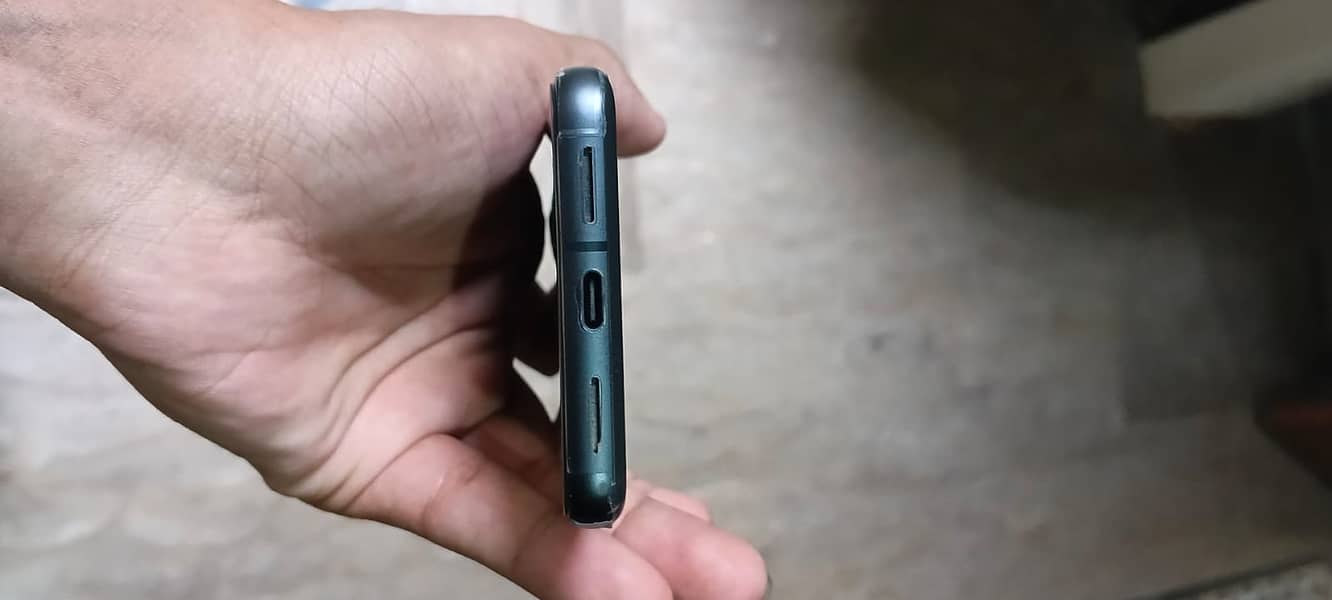 Google Pixel 8 4