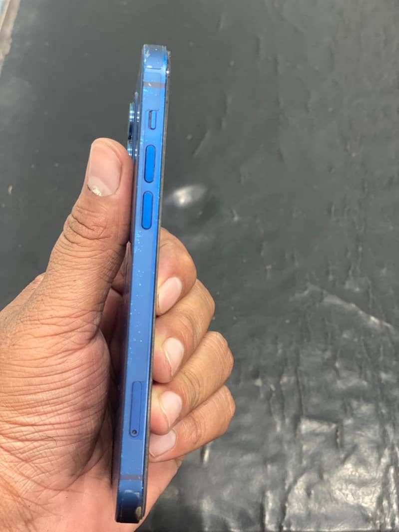 Apple iPhone 12 3