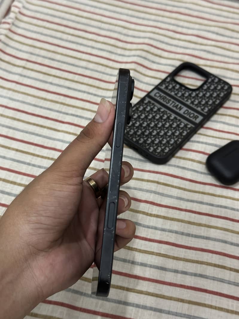 Apple iPhone 16 Pro Max 0
