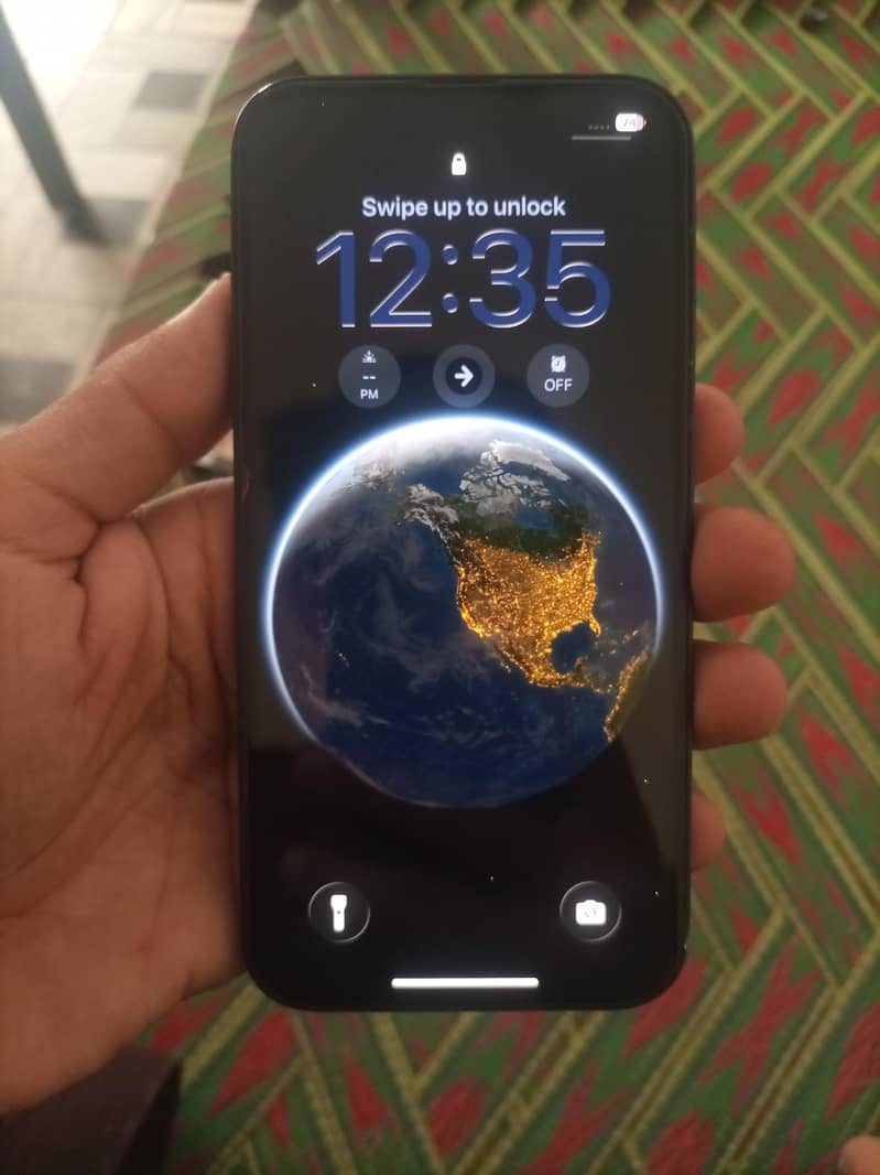 Apple iPhone 13 simple 0
