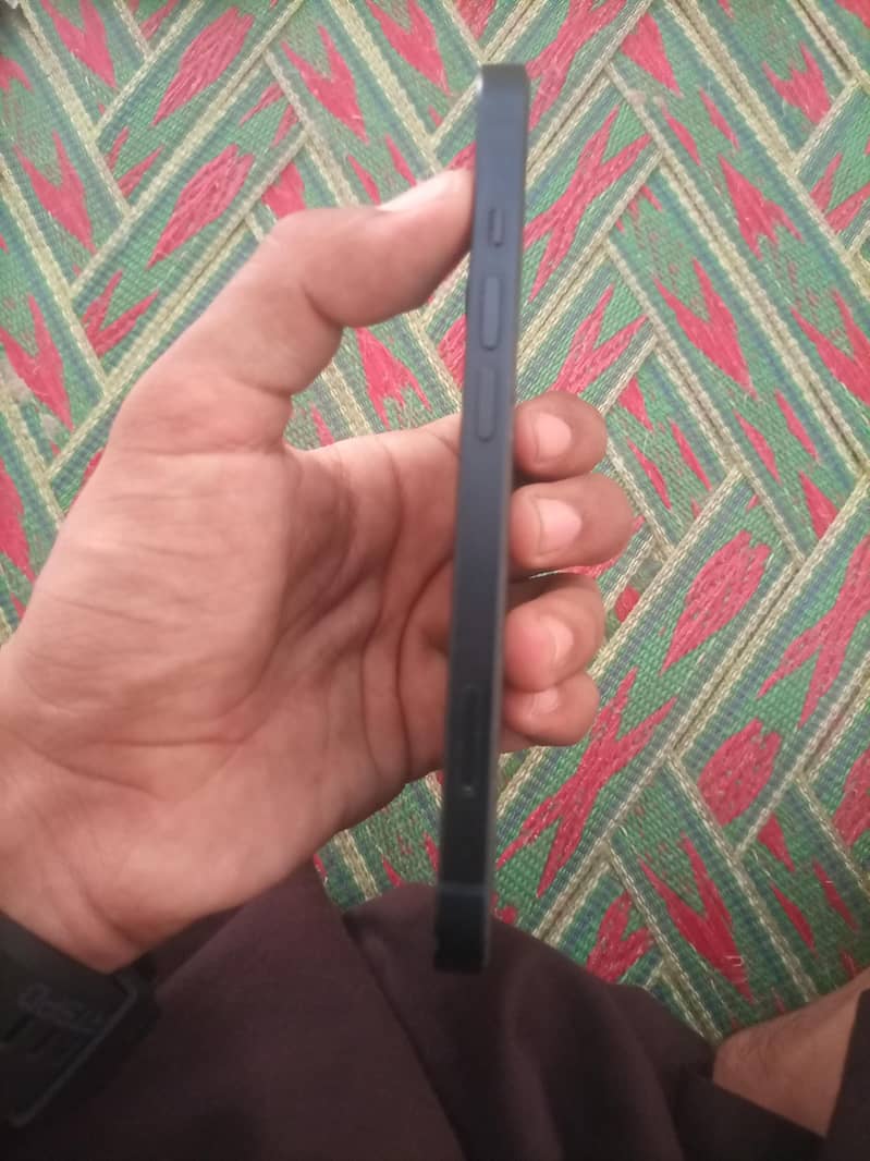 Apple iPhone 13 simple 3