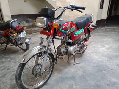 CD 70 motorcycle 18 model one hand use       contact with ; 0343111857