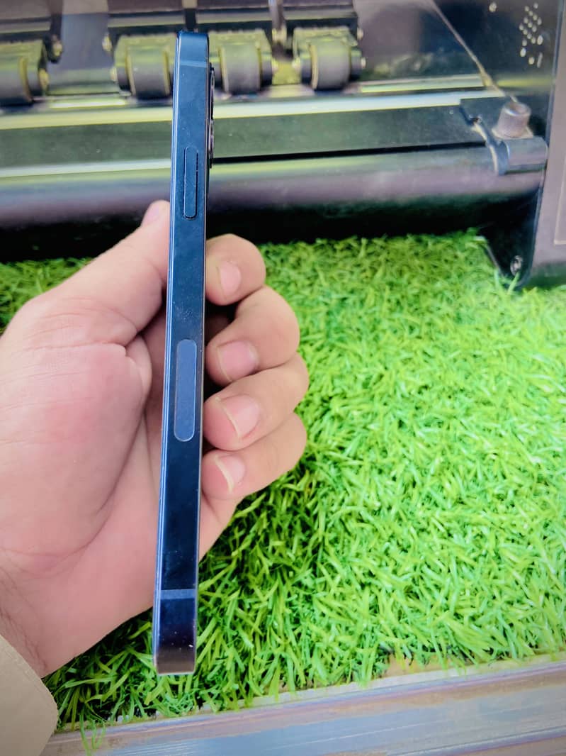 Apple iPhone 12 0