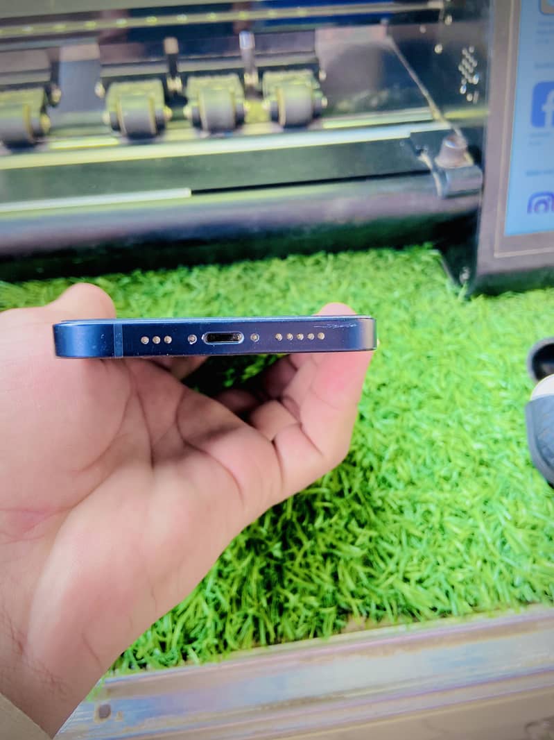 Apple iPhone 12 3