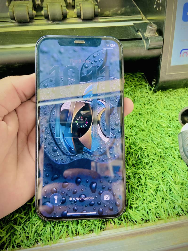 Apple iPhone 12 4