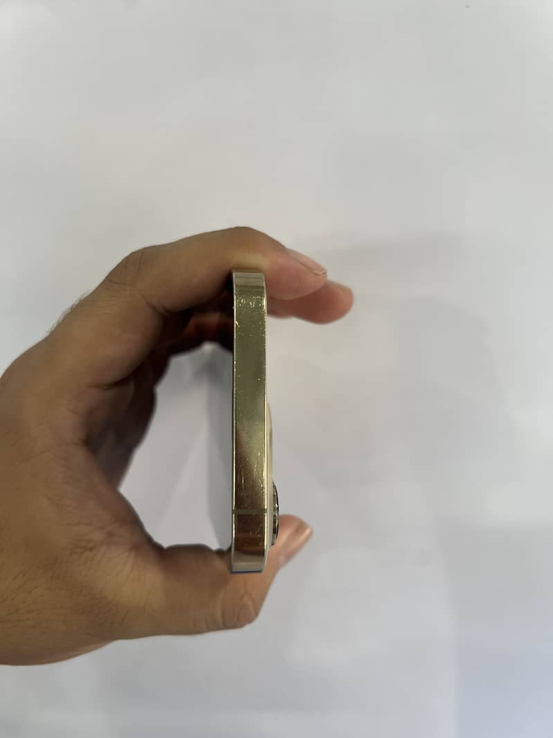 Apple iPhone 13 Pro 1