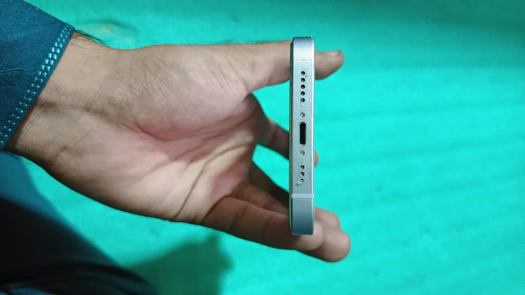 Apple iPhone 14 3