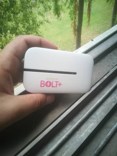 Zong 4G Bolt+ Portable Wifi Device - Locked to Zong - Gently used