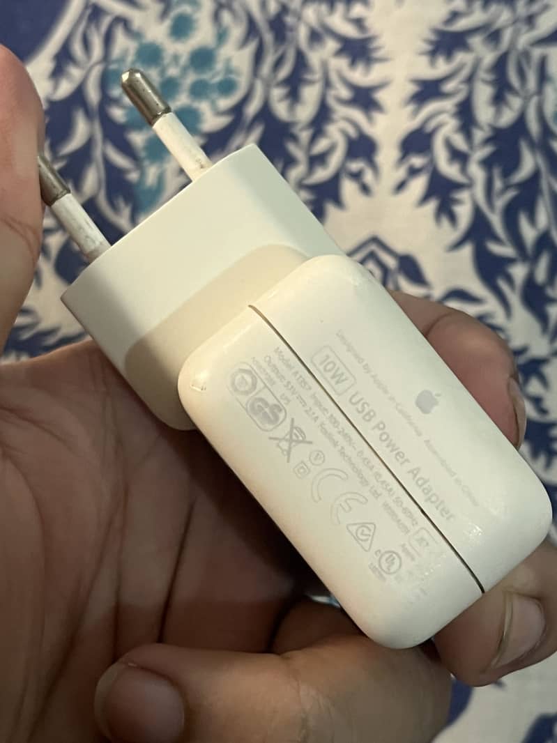 Apple adapter 1