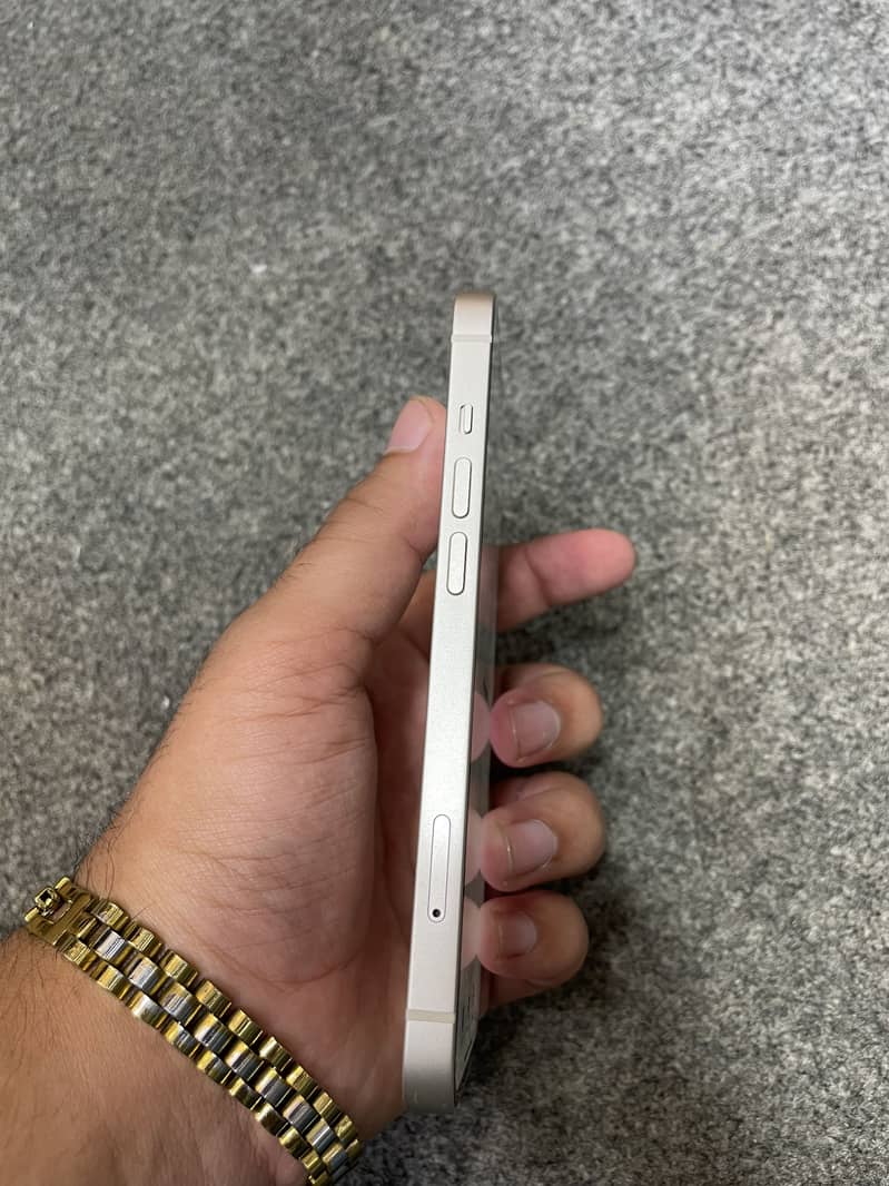 Apple iPhone 14 4