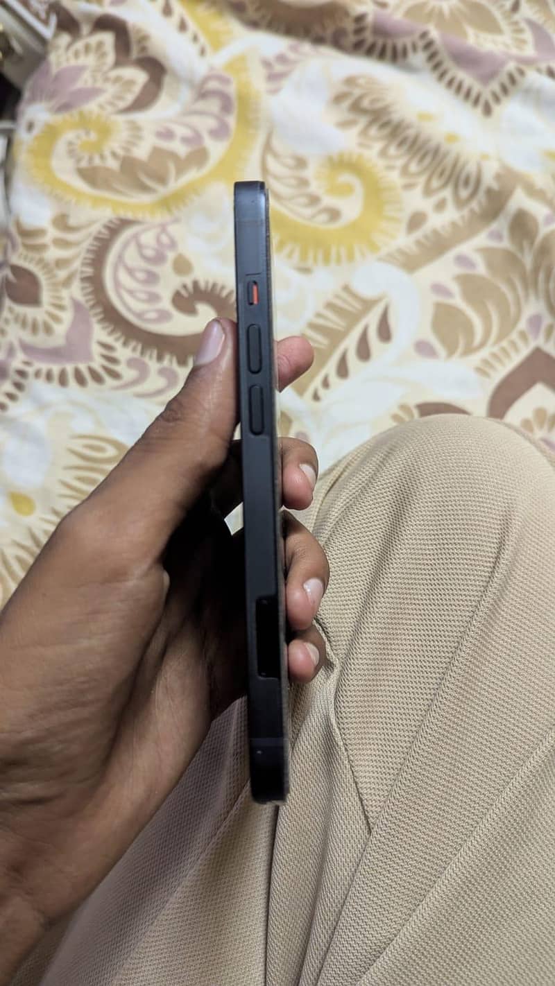 Apple iPhone 13 4