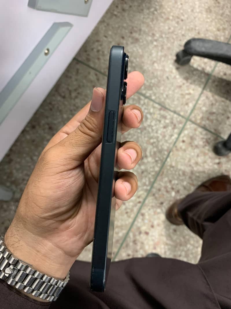 Apple iPhone 13 1