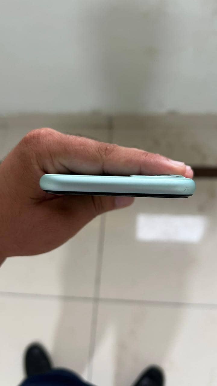 Apple iPhone 11 4