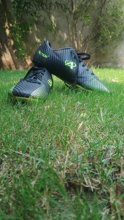pro. action football boots