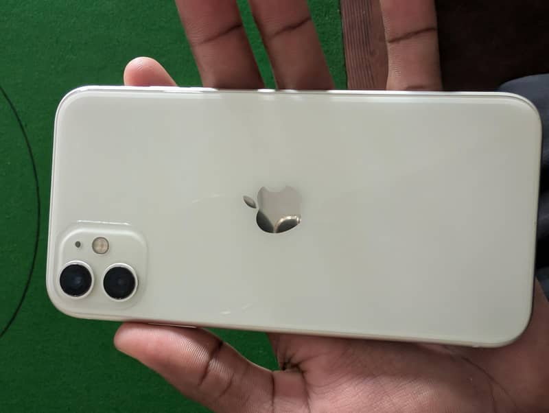 Apple iPhone 11 3