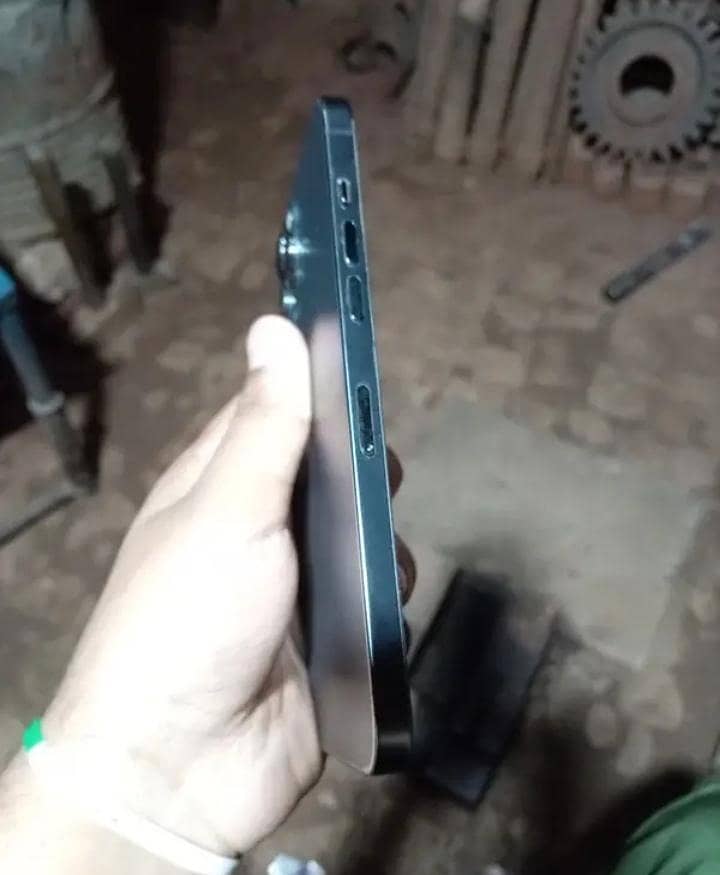 Apple iPhone 12 Pro Max 4