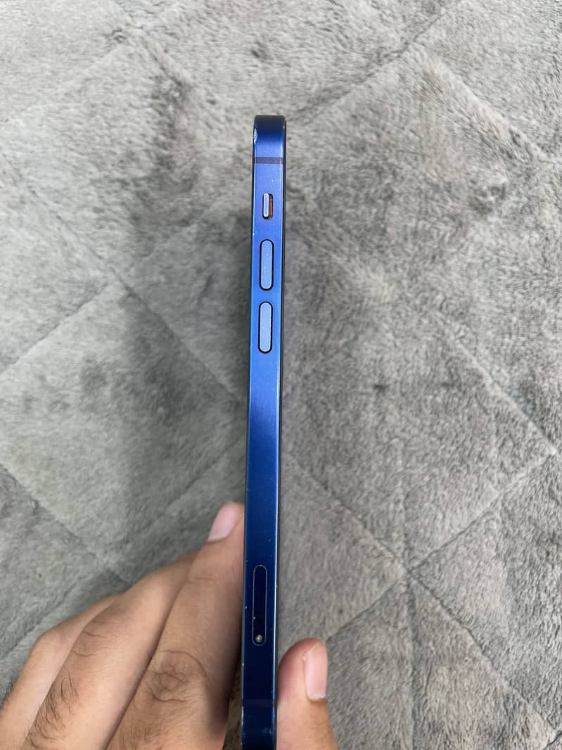 Apple iPhone 12 2