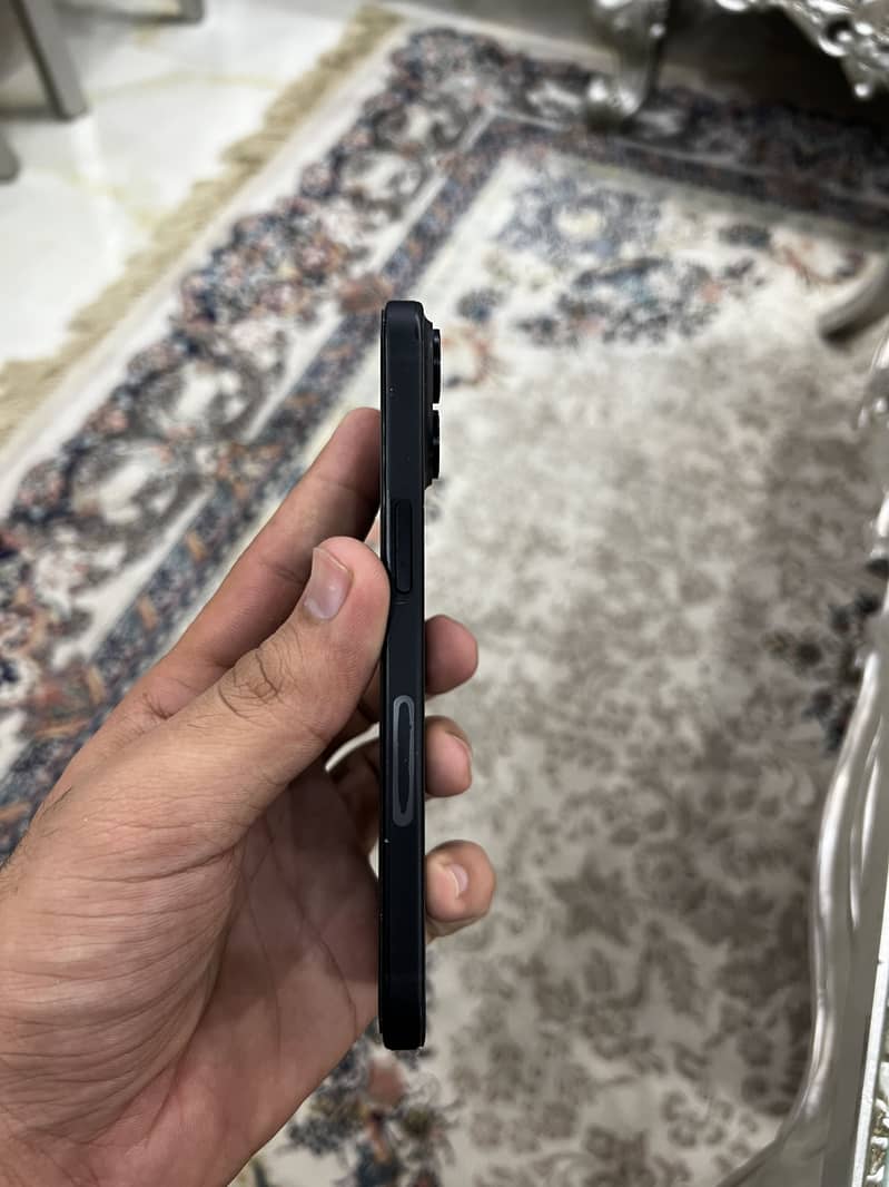 Apple iPhone 15 4
