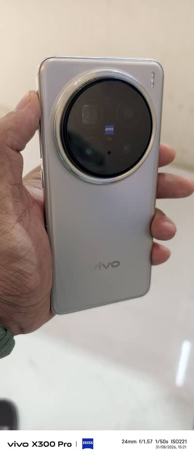 Vivo X200 Pro | Official PTA Approved | Complete Box & Charger