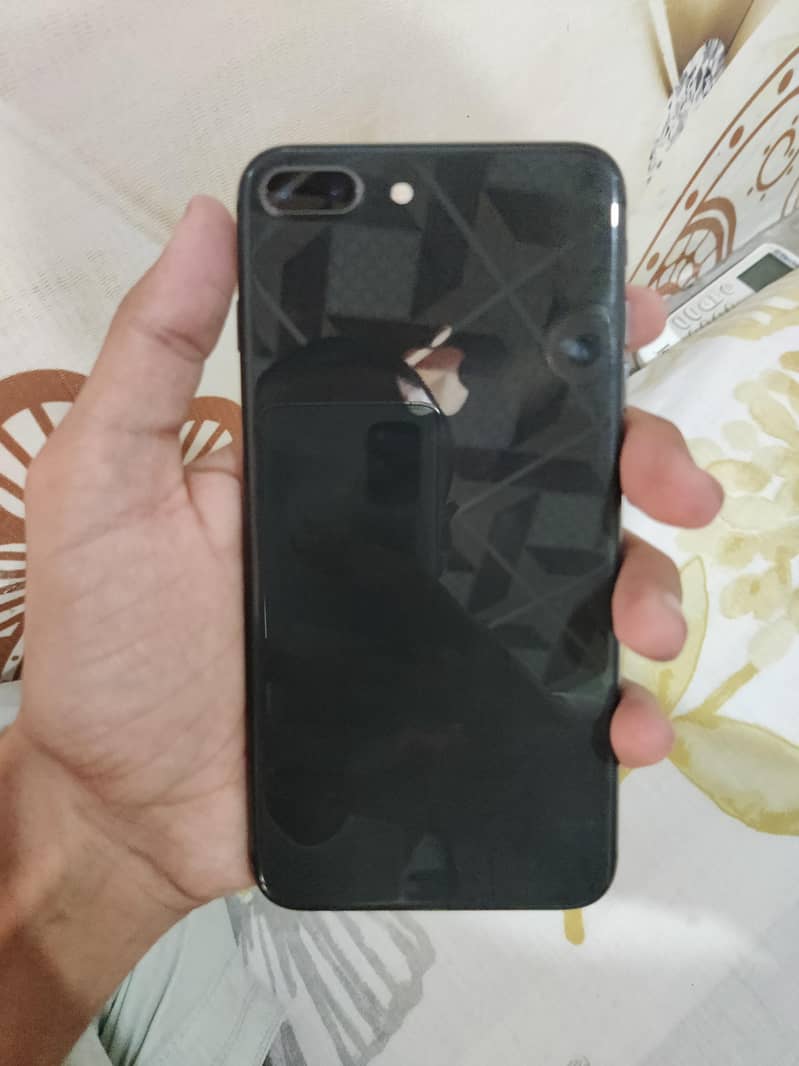 Apple iPhone 8 Plus 0