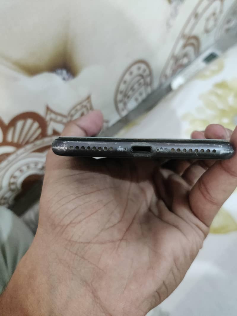 Apple iPhone 8 Plus 1
