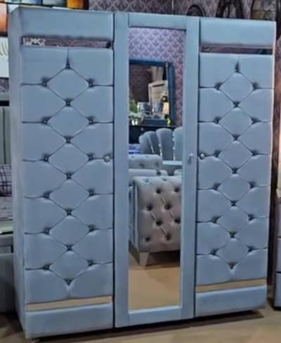 3 door velvet poshesh Almari