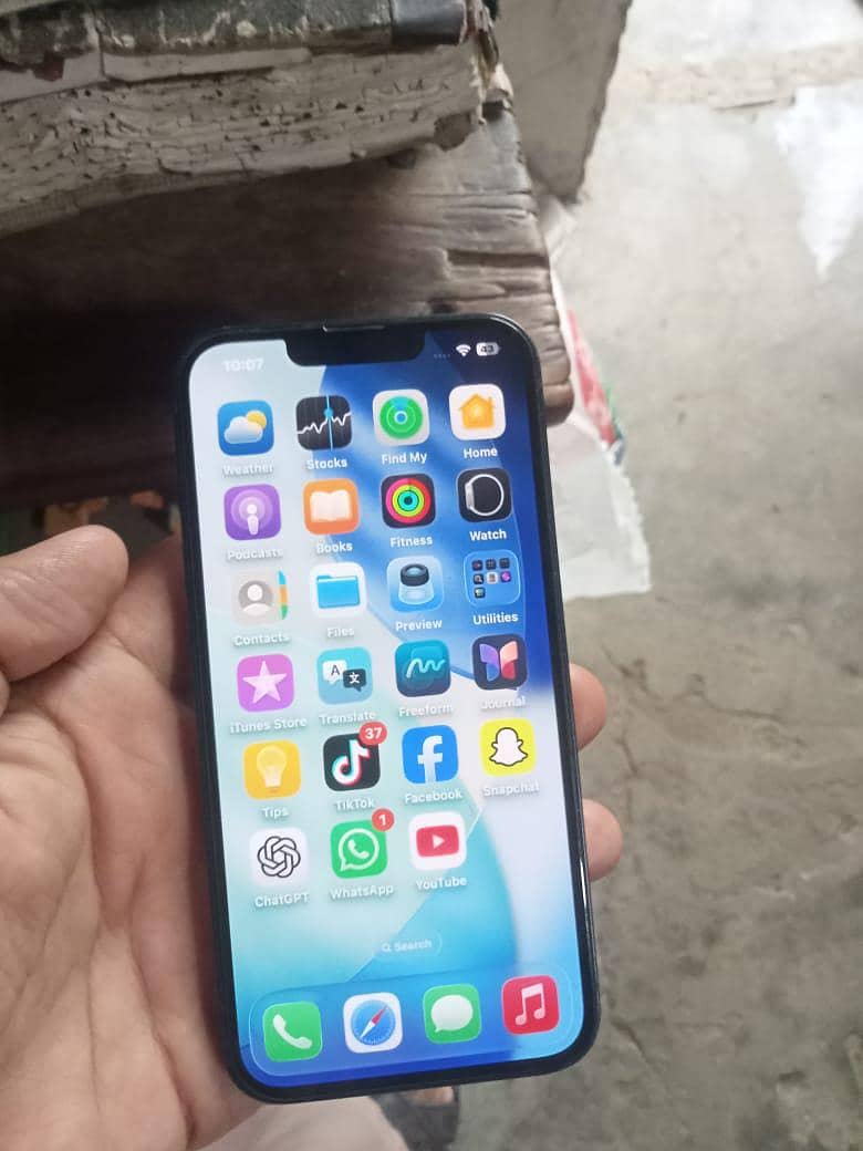 Apple iPhone 13 2
