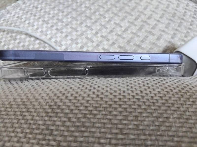 Apple iPhone 16 2