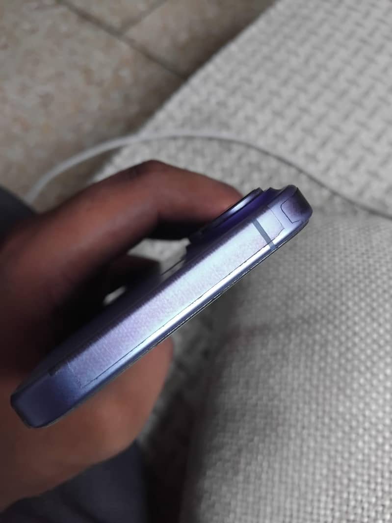 Apple iPhone 16 8