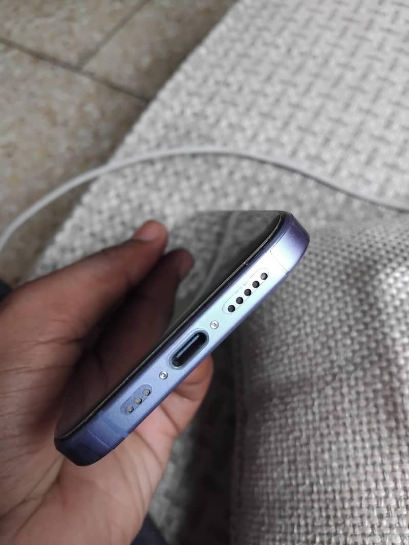 Apple iPhone 16 9