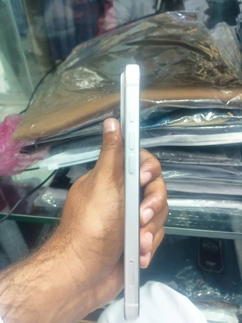 Apple iPhone 17 Pro Max 4