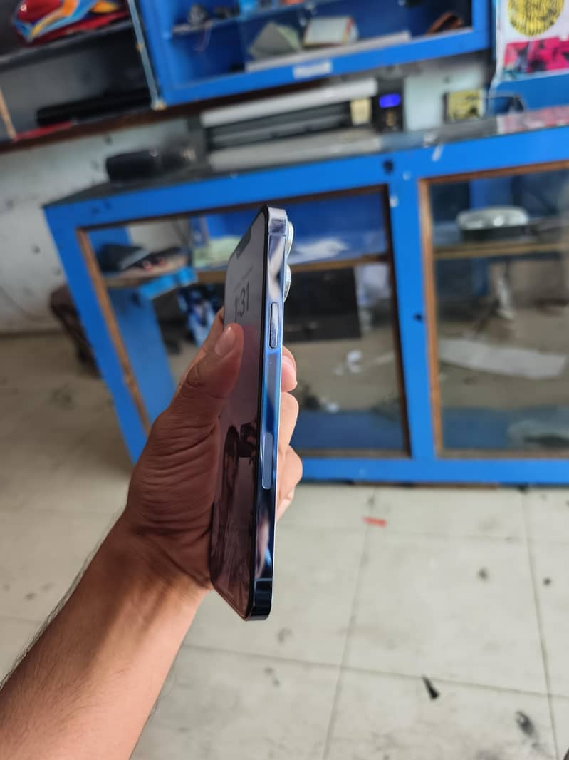 Apple iPhone 13 Pro Max 2