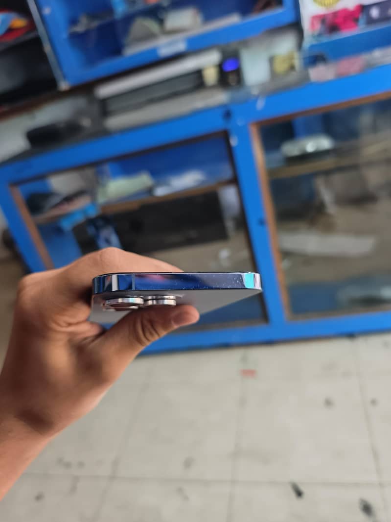Apple iPhone 13 Pro Max 4