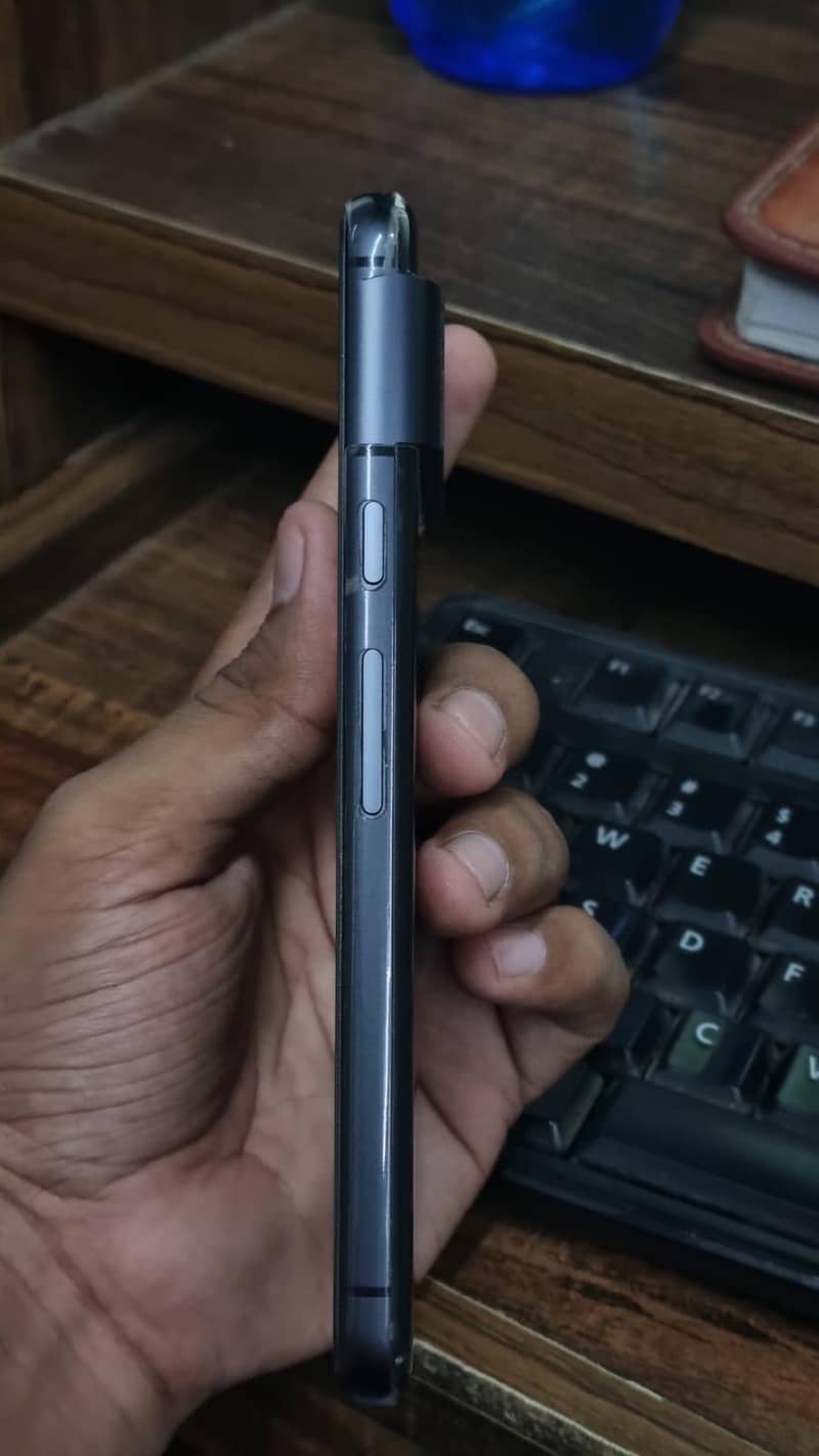 Google Pixel 8 4