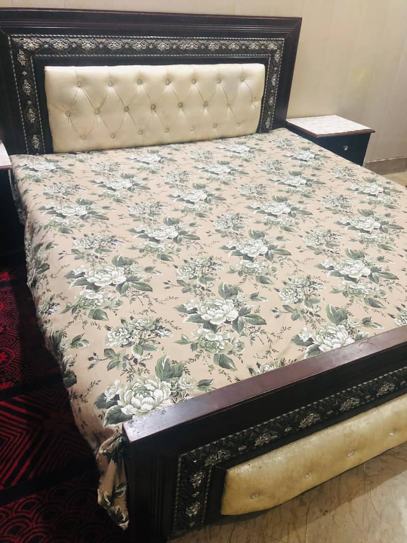 king side bed set with side table and dressing 2