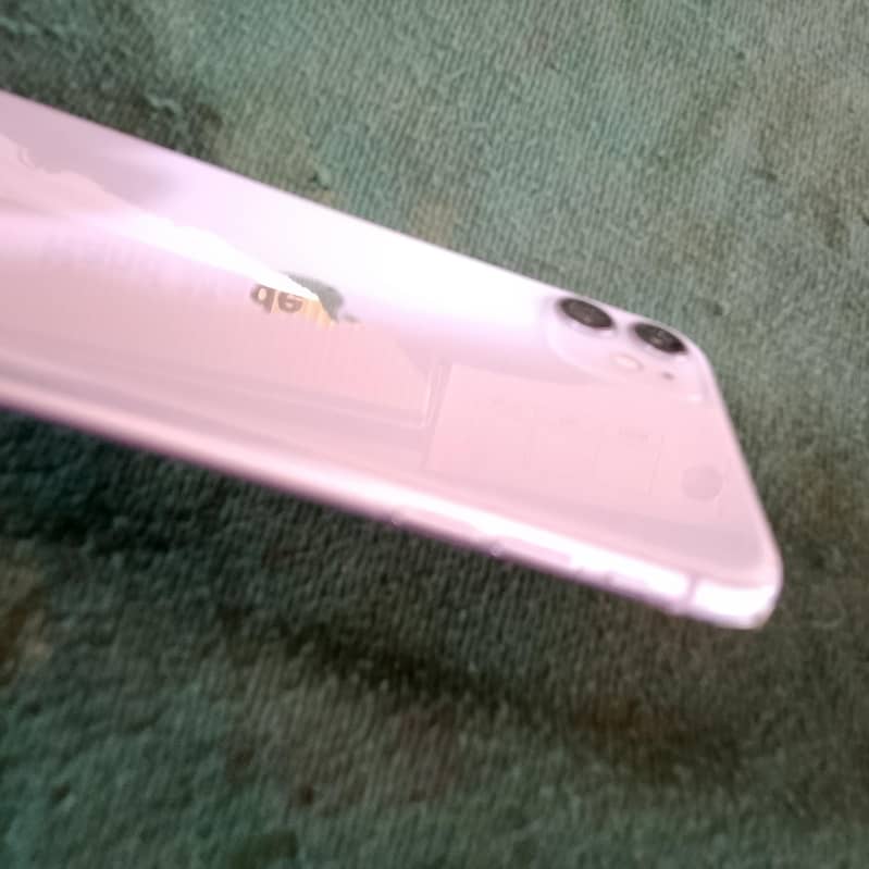 Apple iPhone 11 4