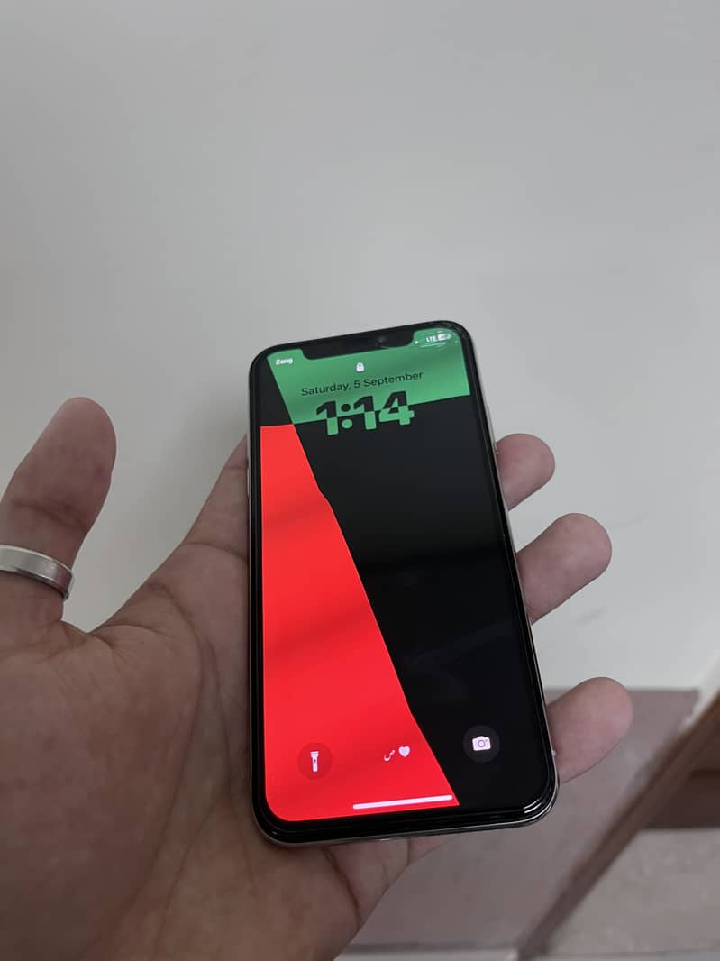 Apple iPhone X 4