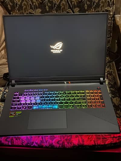 AMD Ryzen 9 8940HX  NVIDIA GeForce RTX 5070