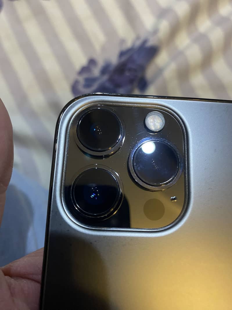 Apple iPhone 13 Pro Max 2