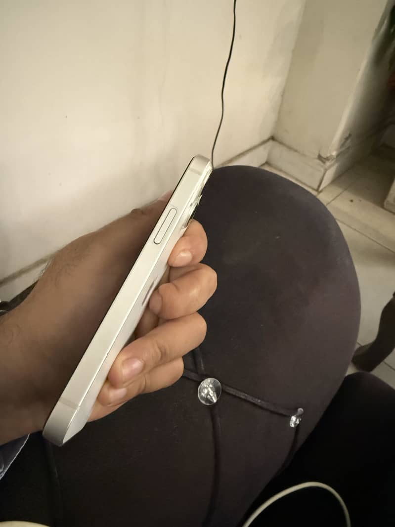 Apple iPhone 13 mini 1