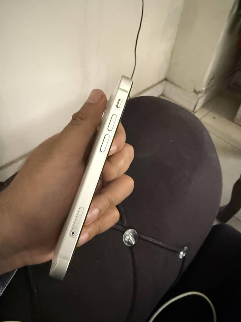 Apple iPhone 13 mini 4