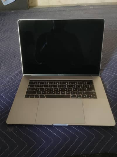 Apple MacBook pro 2018 A1990 core i7 reinstall Mac Os